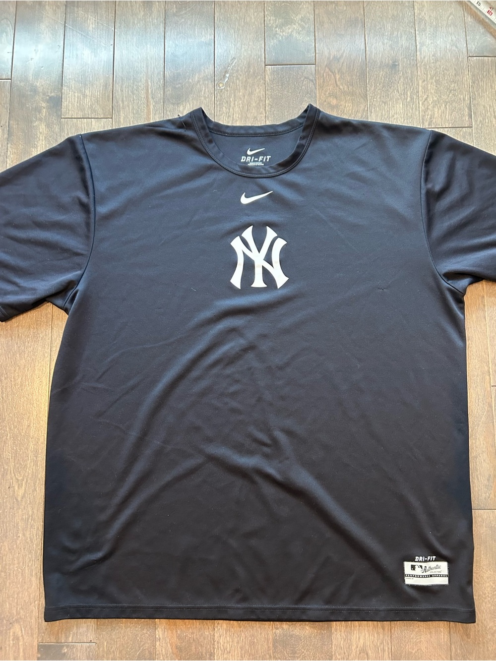 Nike Black New York Yankees Dri-FIT Logo Tee